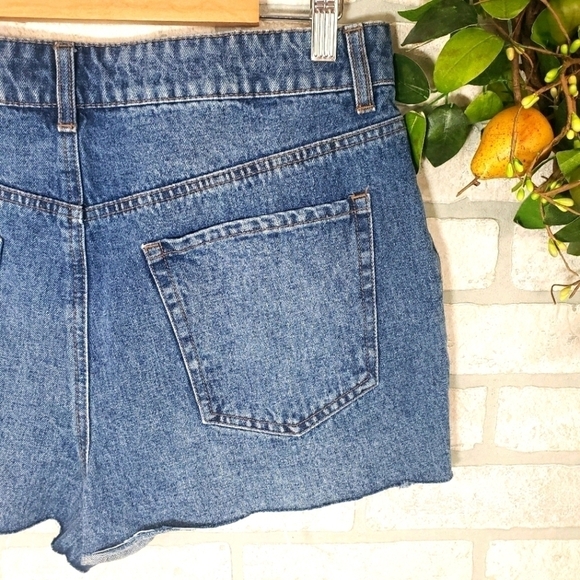 AEROPOSTALE High Rise Mom Shorts Size 12 - Picture 3 of 9